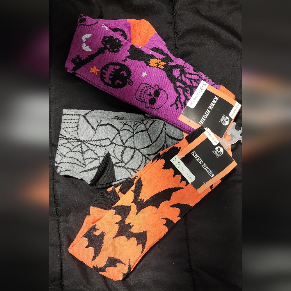 3 Pair Of Womens Spooky Halloween  Knee High Socks - Purple, Gray, Orange - Picture 3 of 7